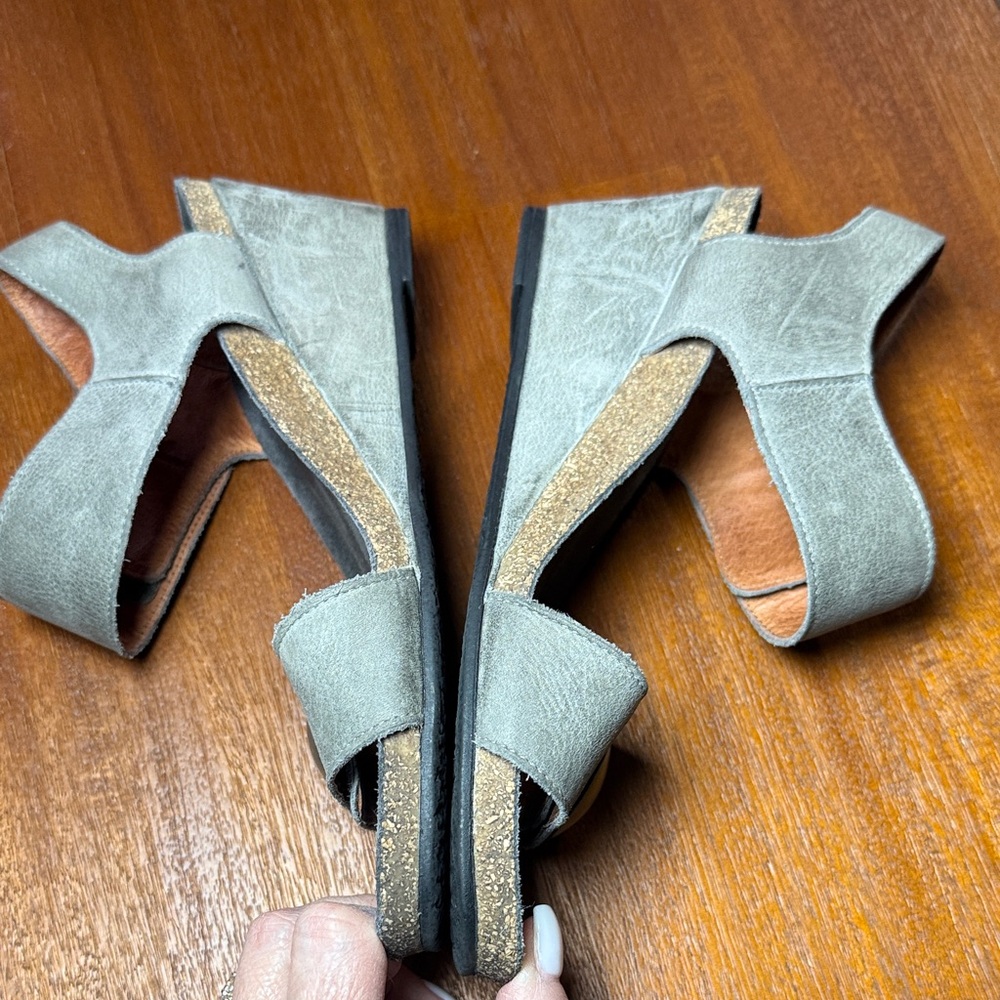 Taos Stylish Gray Sandals - Picture 9 of 11